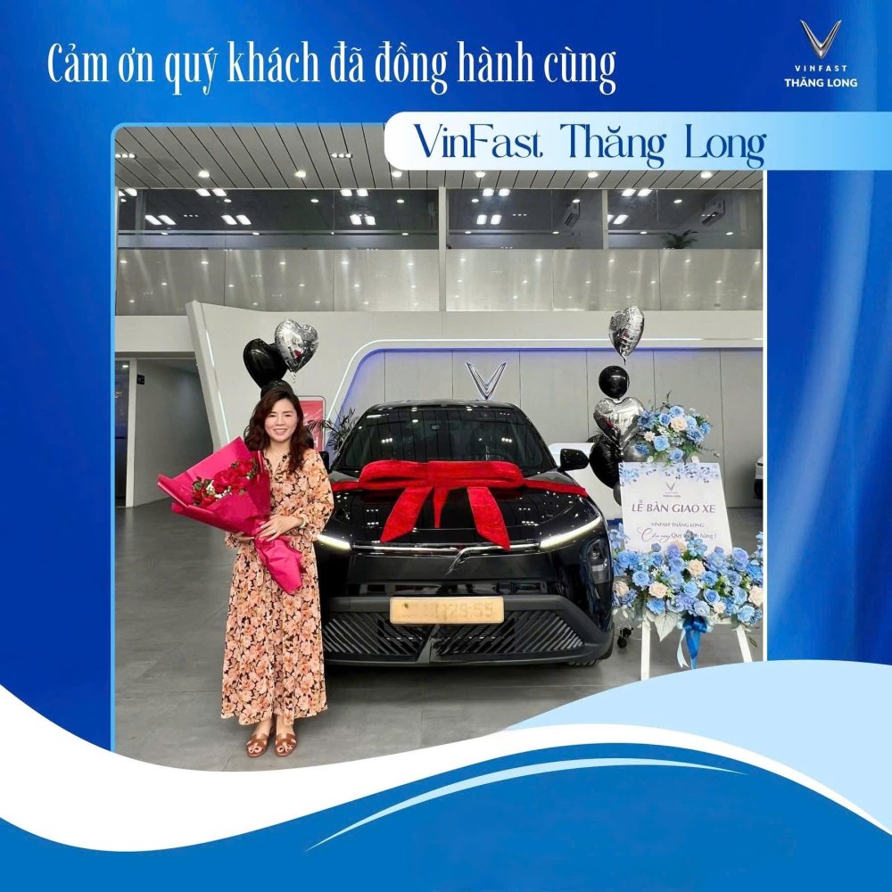 Khách hàng nhận xe VinFast