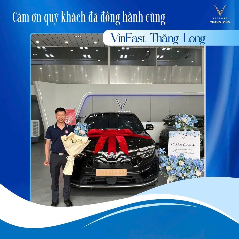 Khách hàng nhận xe VinFast