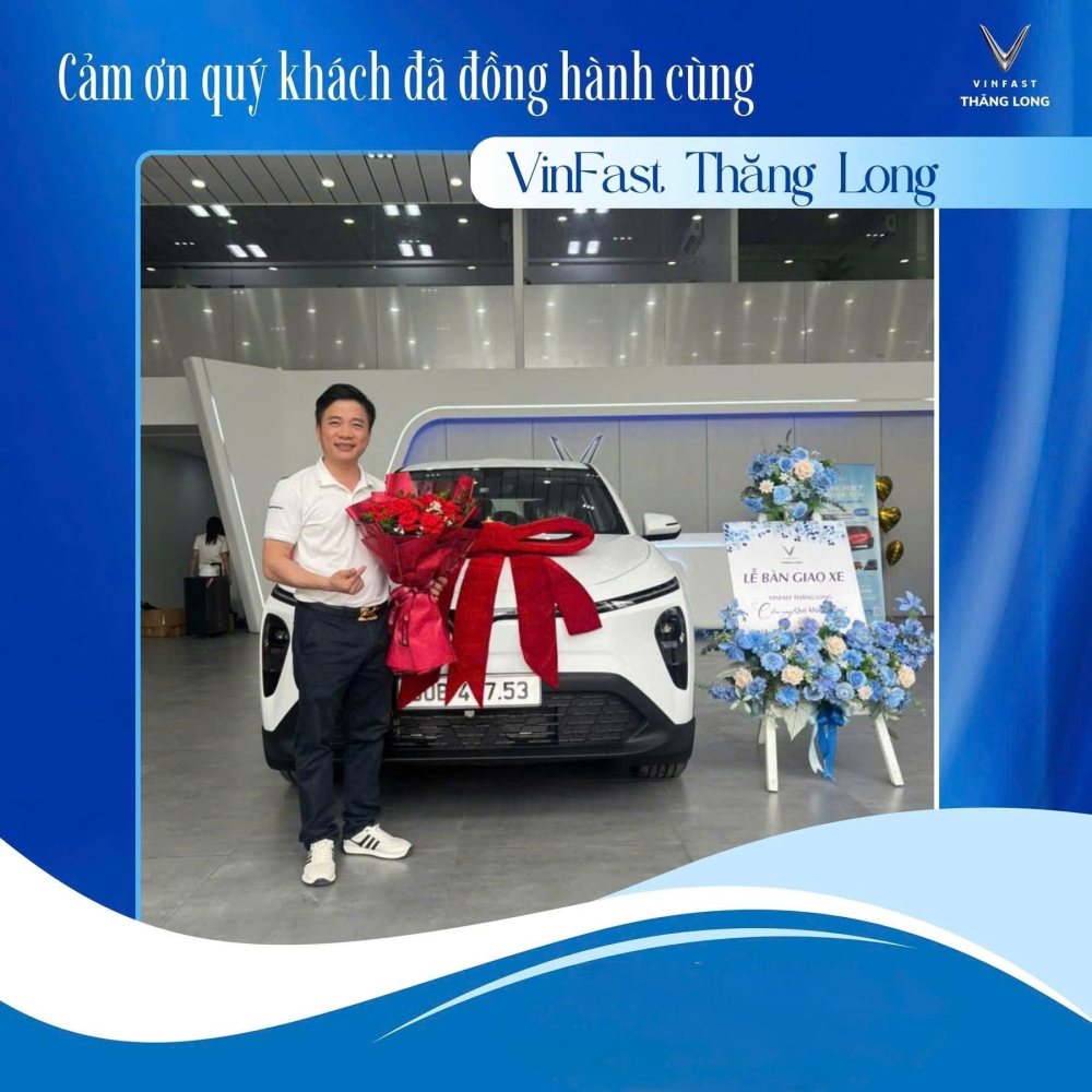 Khách hàng nhận xe VinFast