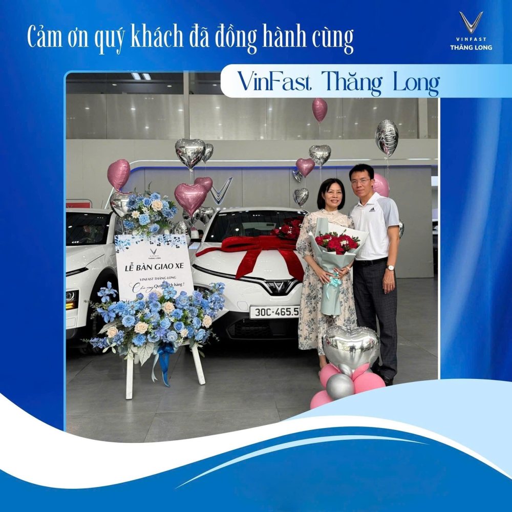 Khách hàng nhận xe VinFast