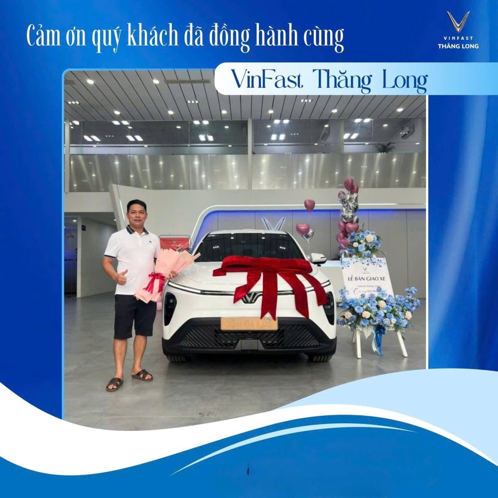 Khách hàng nhận xe VinFast