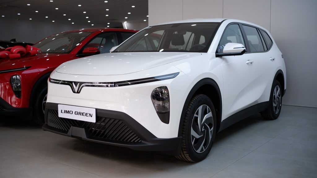 Vận hành VinFast Limo Green